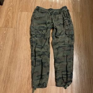 Women’s Santuary x Anthropologie Camo Cargo Jogger Pants - Size Small